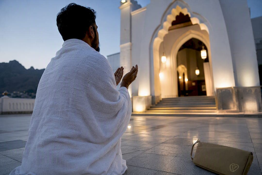 صورة غلاف المقال أداء العمرة بأمان للأم المتوفاة: النية وخطوات التحقق
